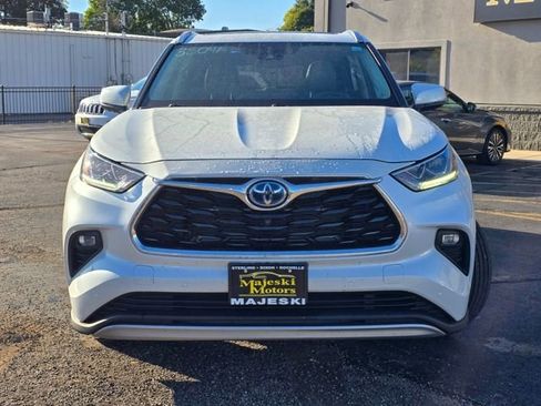 Used 2022 Toyota Highlander Platinum image 2