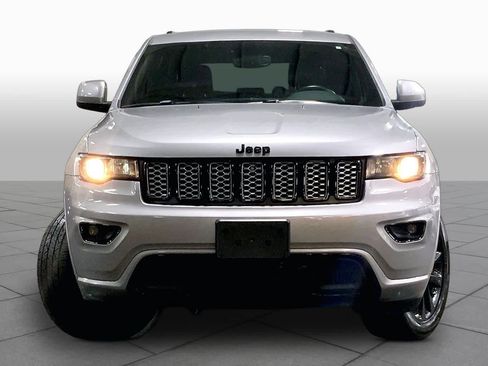 Used 2020 Jeep Grand Cherokee Altitude AWD/4WD image 4