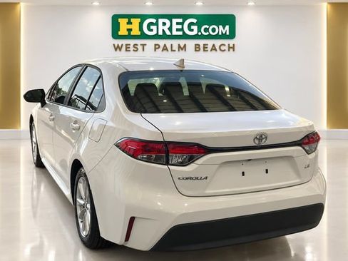 Used 2024 Toyota Corolla LE w/ LE Convenience Package FWD image 2