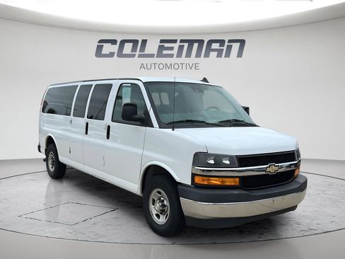 Used 2020 Chevrolet Express 3500 LT w/ LT Preferred Equipment Group RWD image 3