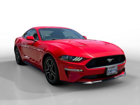 Used 2020 Ford Mustang Premium RWD image 7