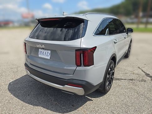 Used 2025 Kia Sorento EX FWD image 13