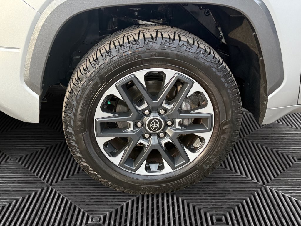 Used 2024 Toyota Tundra Limited AWD/4WD image 14