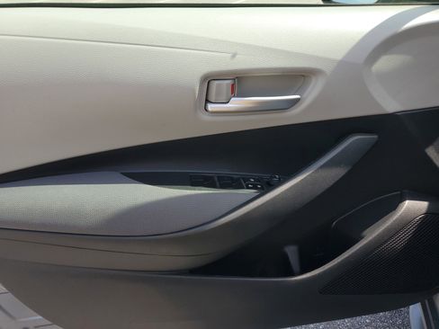 Used 2021 Toyota Corolla LE image 16