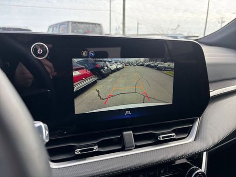 Used 2025 Chevrolet Equinox LT image 17