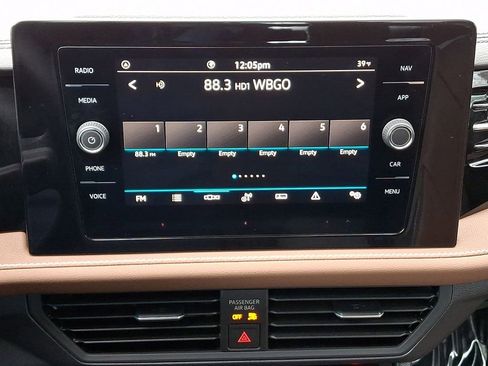 Certified 2025 Volkswagen Jetta SEL image 17