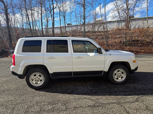 Used 2016 Jeep Patriot Sport w/ Power Value Group image 4