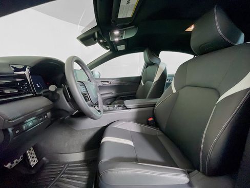 Used 2025 Toyota Camry SE w/ Convenience Package image 13