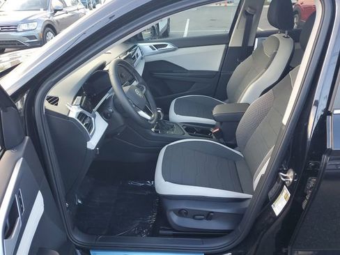 New 2026 Volkswagen Taos SE image 16