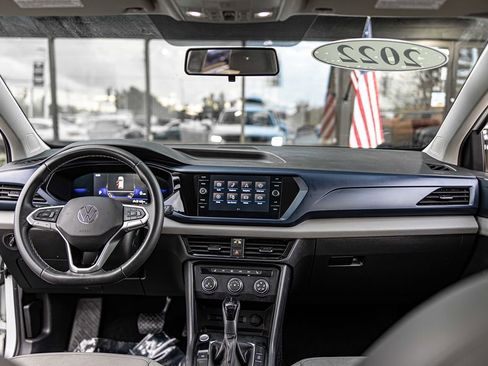 Used 2022 Volkswagen Taos SE w/ Panoramic Sunroof Package FWD image 34