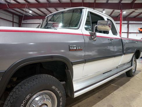 Used 1992 Dodge D/W Truck 250 image 35