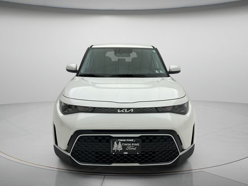 Used 2025 Kia Soul LX w/ LX Technology Package FWD image 2