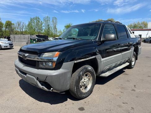 Used 2002 Chevrolet Avalanche 2500 w/ Convenience Pkg AWD/4WD image 1