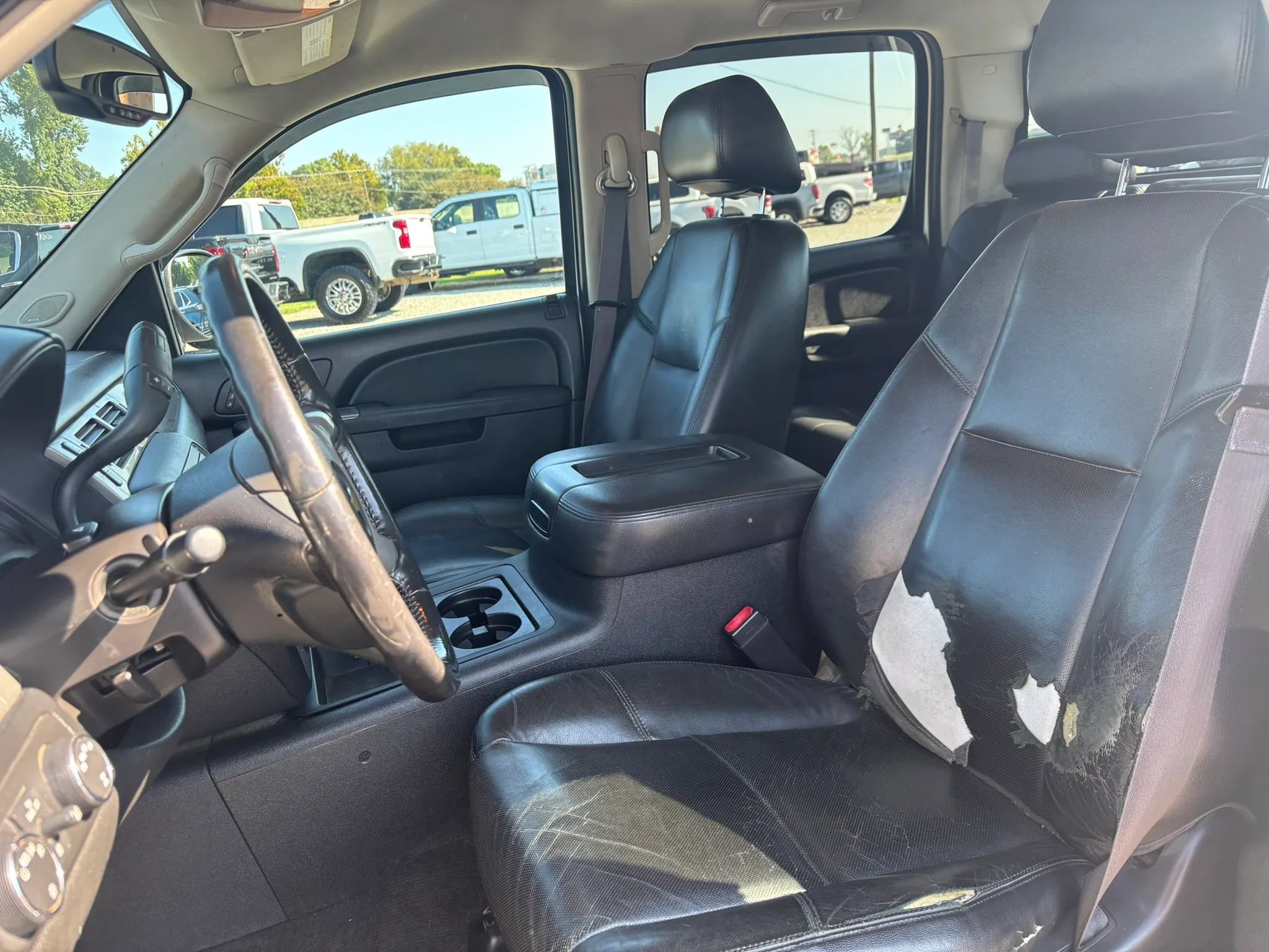 Used 2013 Chevrolet Silverado 1500 LTZ w/ LTZ White Diamond Edition AWD/4WD image 12