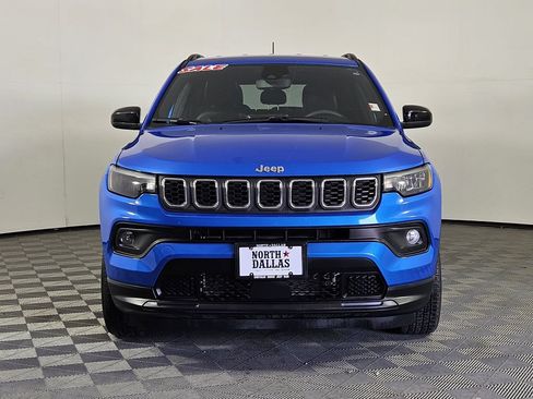 Used 2025 Jeep Compass Latitude AWD/4WD image 2