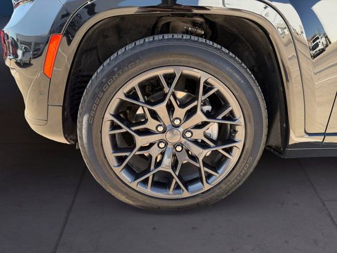 Used 2025 Jeep Grand Cherokee L Summit w/ Obsidian Package AWD/4WD image 14