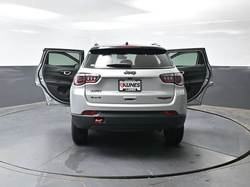 Used 2025 Jeep Compass Trailhawk AWD/4WD image 60