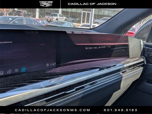 New 2025 Cadillac Escalade IQ Luxury 1 w/ Smart Trailering package image 11
