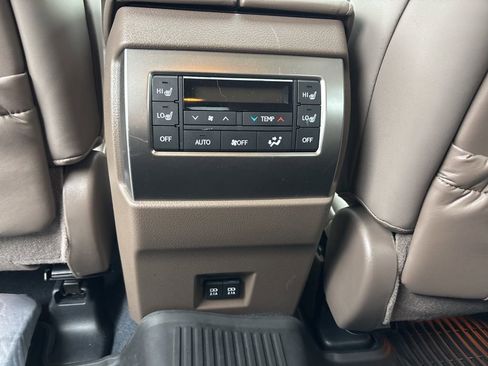 Used 2023 Lexus GX 460 Premium image 32