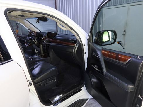 Used 2017 Lexus LX 570 4WD image 12