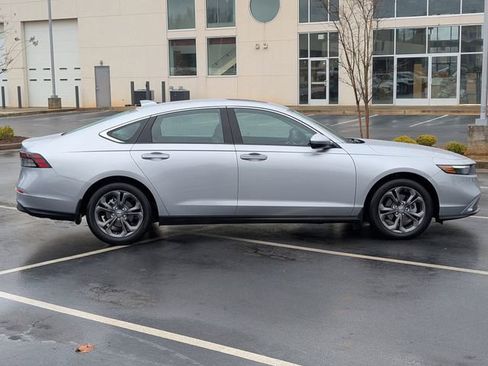 Used 2023 Honda Accord EX image 7