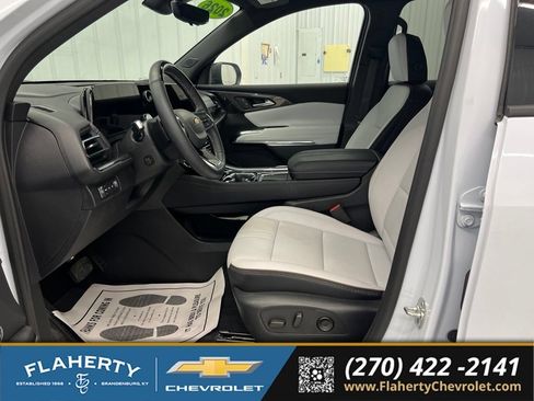 Used 2026 Chevrolet Traverse High Country AWD/4WD image 9
