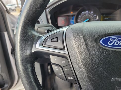 Used 2018 Ford Fusion SE w/ Equipment Group 201A image 22