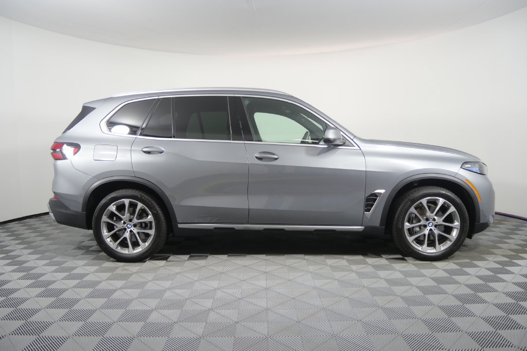Certified 2026 BMW X5 sDrive40i RWD image 3