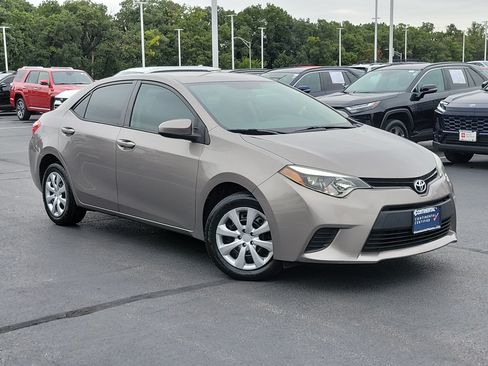 Used 2014 Toyota Corolla LE FWD image 2