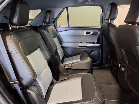 Used 2023 Ford Explorer XLT w/ Equipment Group 202A AWD/4WD image 27