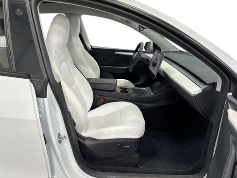Certified 2023 Tesla Model Y AWD image 13