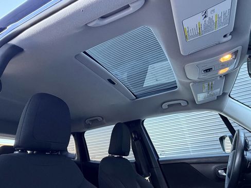 Used 2017 Jeep Renegade Latitude w/ Cold Weather Group image 22