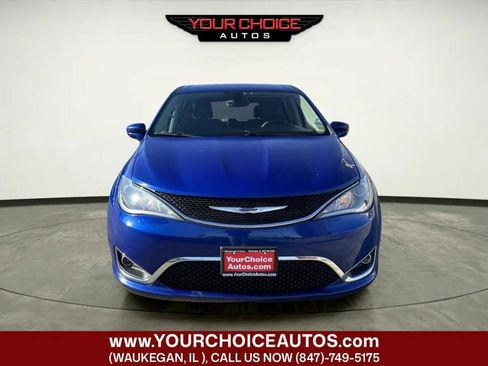 Used 2019 Chrysler Pacifica Touring Plus w/ Tire & Wheel Group FWD image 8