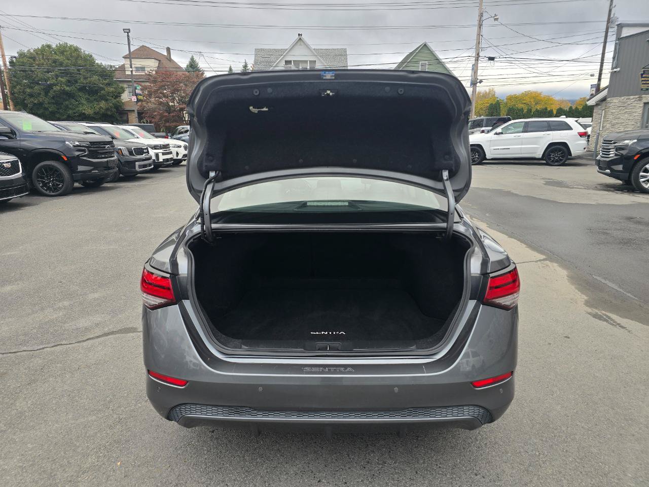 Used 2022 Nissan Sentra SV FWD image 17