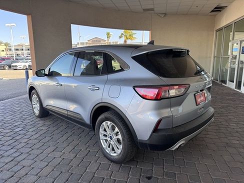 Used 2022 Ford Escape SE w/ Cold Weather Package image 3