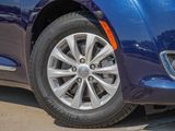 Used 2017 Chrysler Pacifica Touring-L image 2