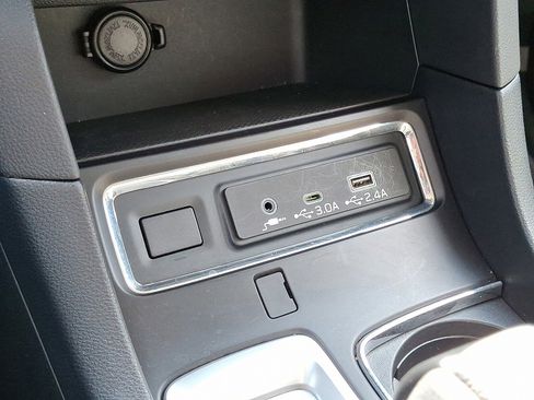 Used 2023 Subaru Ascent Premium w/ Convenience Package image 18