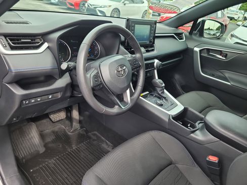 Certified 2022 Toyota RAV4 SE image 19