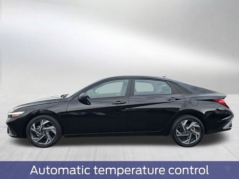 Used 2024 Hyundai Elantra SEL FWD image 3