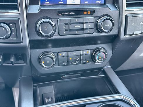 Certified 2022 Ford F250 XLT w/ Black Appearance Package AWD/4WD image 19