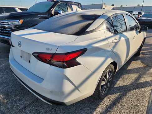 Used 2021 Nissan Versa SV image 5