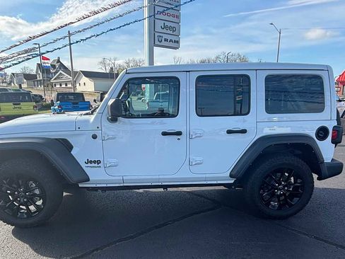 Used 2022 Jeep Wrangler Unlimited Sport w/ Sun And Sound Package image 2