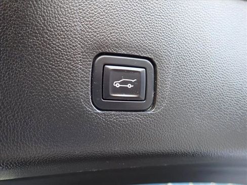 Used 2020 Chevrolet Traverse LT w/ Driver Confidence II Package AWD/4WD image 9