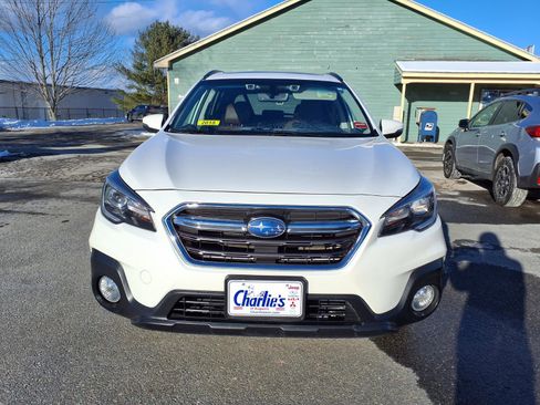 Used 2018 Subaru Outback 2.5i Touring image 2