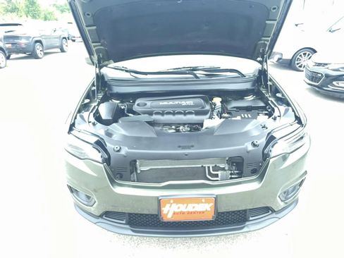 Used 2019 Jeep Cherokee Latitude w/ Cold Weather Group FWD image 21
