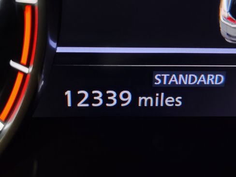 Used 2023 Nissan Rogue SV image 2