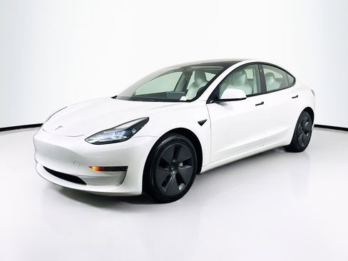 Used 2023 Tesla Model 3 Standard Range RWD image 3
