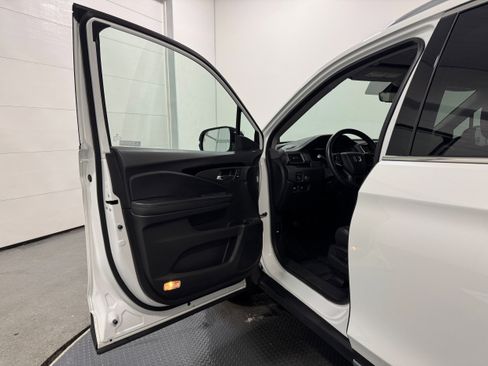 Used 2022 Honda Pilot Touring image 3