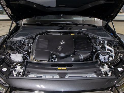 Used 2026 Mercedes-Benz E 350 4MATIC Sedan image 5