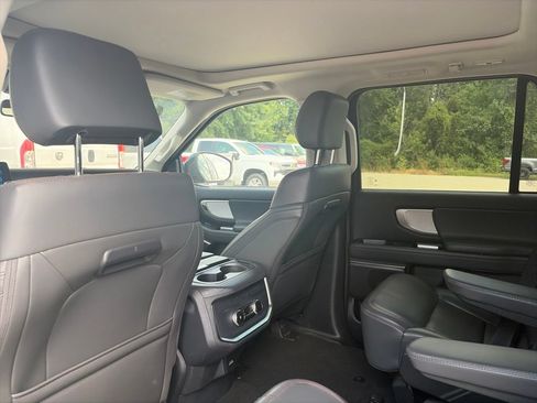 Used 2025 Ford Expedition Active AWD/4WD image 11